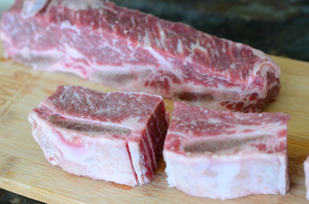 cutting beef short ribs for soup